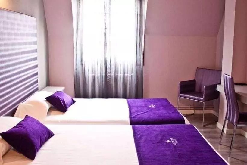 فندق Corona De Galicia