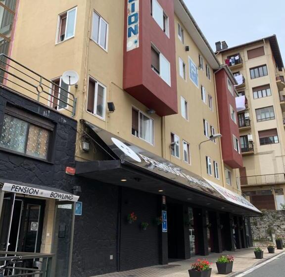 هتل Pensión Bowling