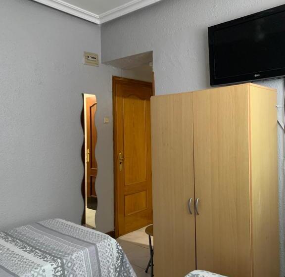 هتل Pensión Bowling