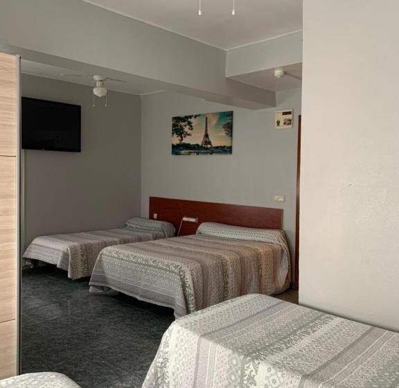 هتل Pensión Bowling