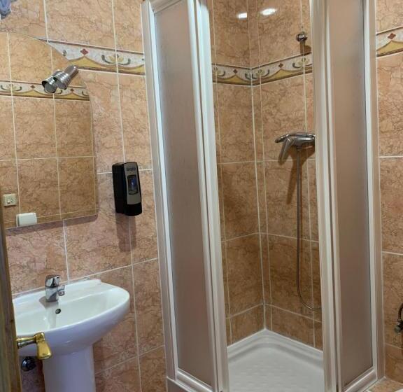 هتل Pensión Bowling