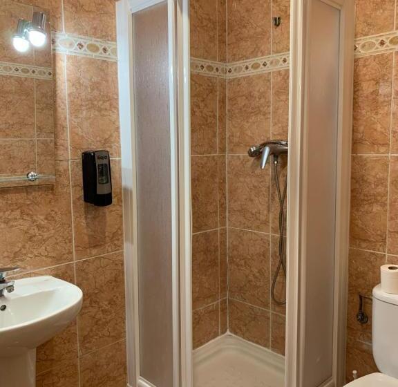 هتل Pensión Bowling