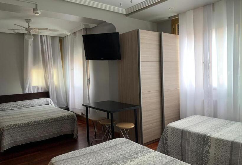 هتل Pensión Bowling