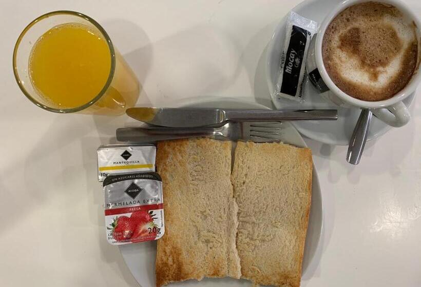 هتل Pensión Bowling