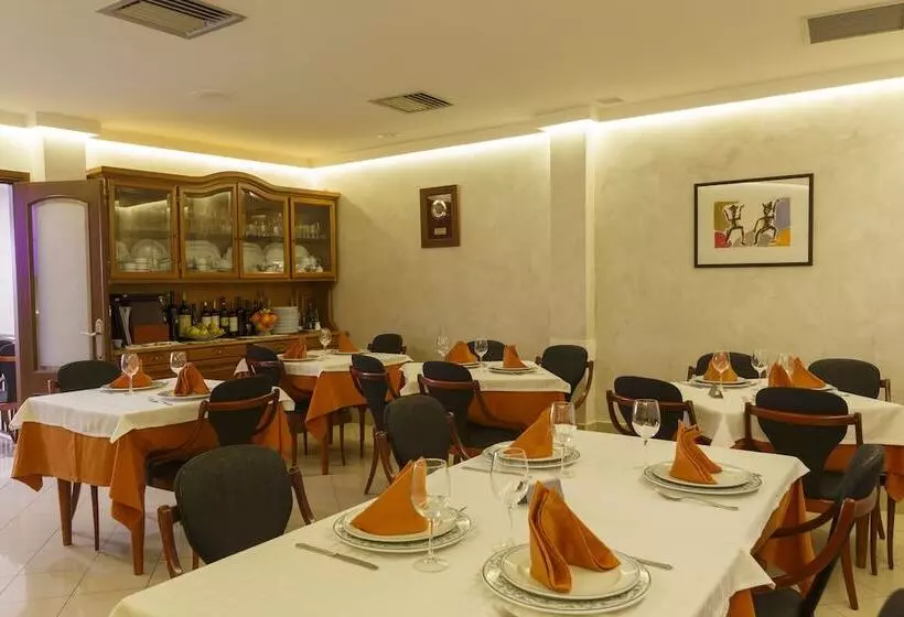 فندق Restaurante Elisardo