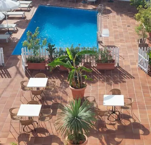 פונדק Roca Plana