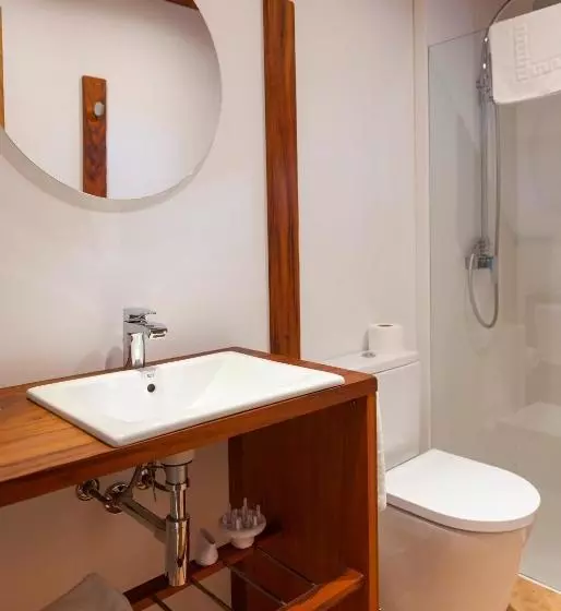 פונדק Roca Plana