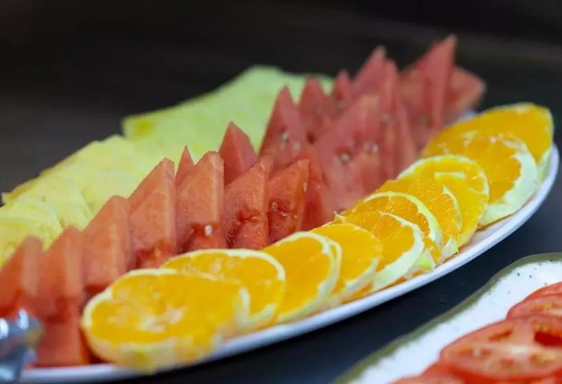 פונדק Roca Plana