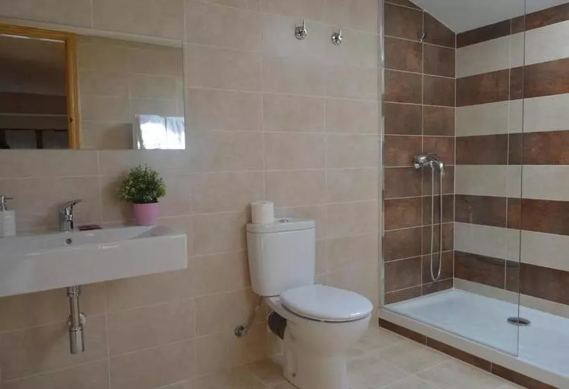 ホテル Hostal Refugio De Gredos