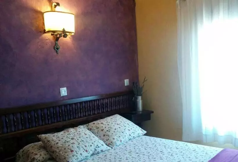 ホテル Hostal Refugio De Gredos