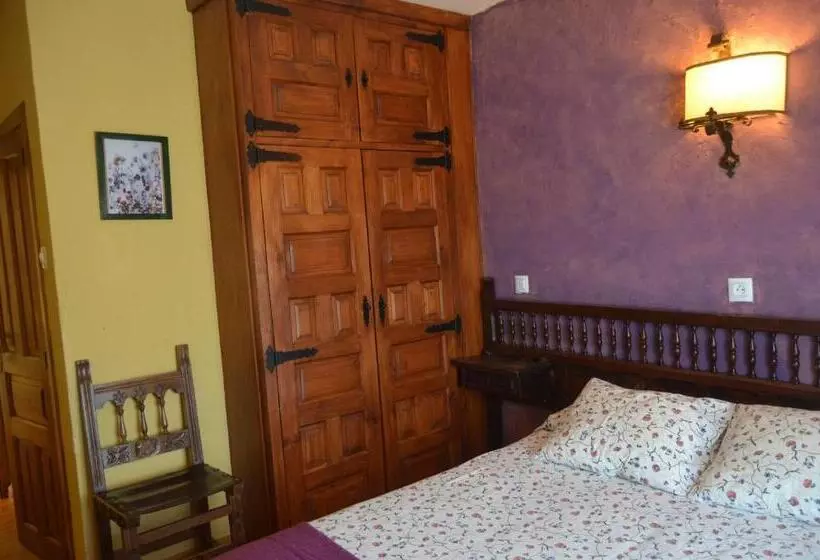 ホテル Hostal Refugio De Gredos