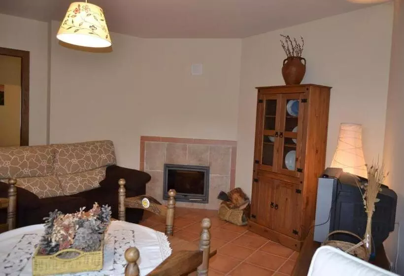 ホテル Hostal Refugio De Gredos