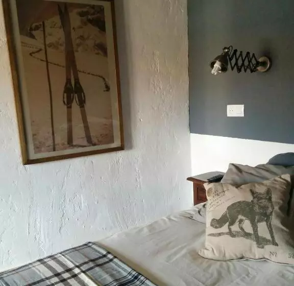 ホテル Hostal Refugio De Gredos