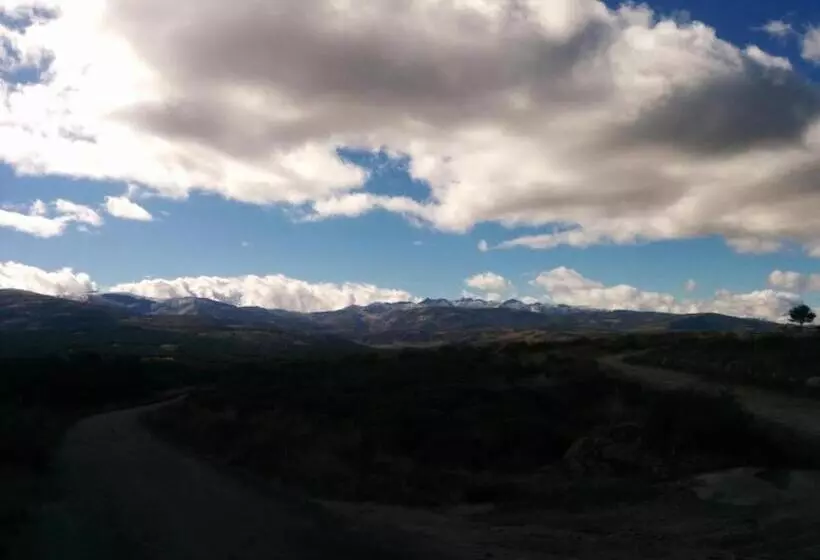 ホテル Hostal Refugio De Gredos