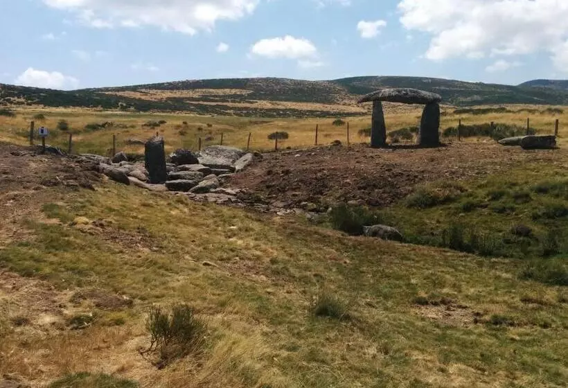 ホテル Hostal Refugio De Gredos