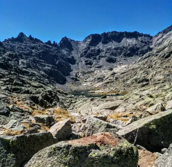 ホテル Hostal Refugio De Gredos