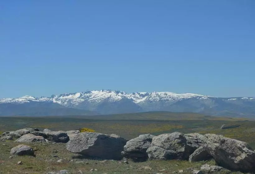 ホテル Hostal Refugio De Gredos