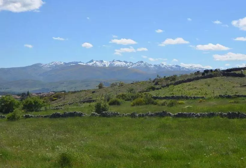 ホテル Hostal Refugio De Gredos