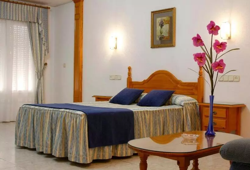 Отель Hostal La Noria