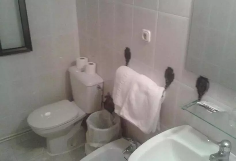 Hotel Hostal Restaurante Los Bronces