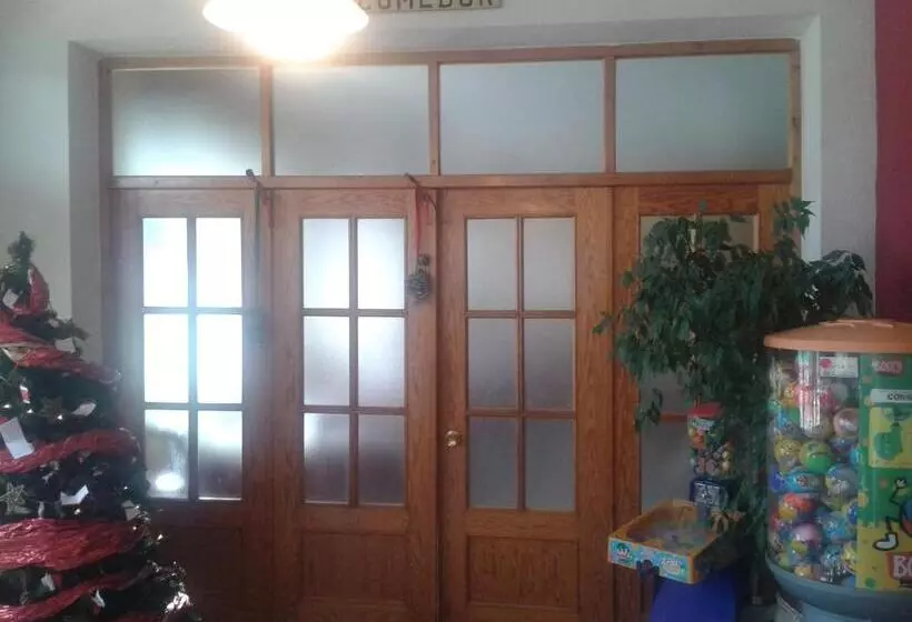 Отель Hostal Restaurante Los Bronces