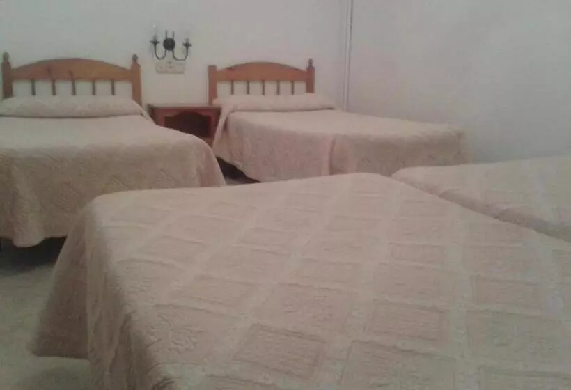 Hotel Hostal Restaurante Los Bronces