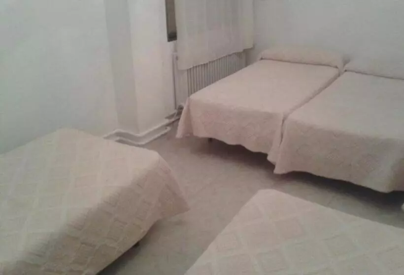 فندق Hostal Restaurante Los Bronces