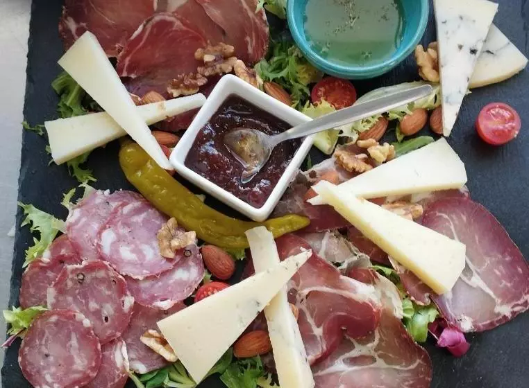 בית מלון כפרי Raxa