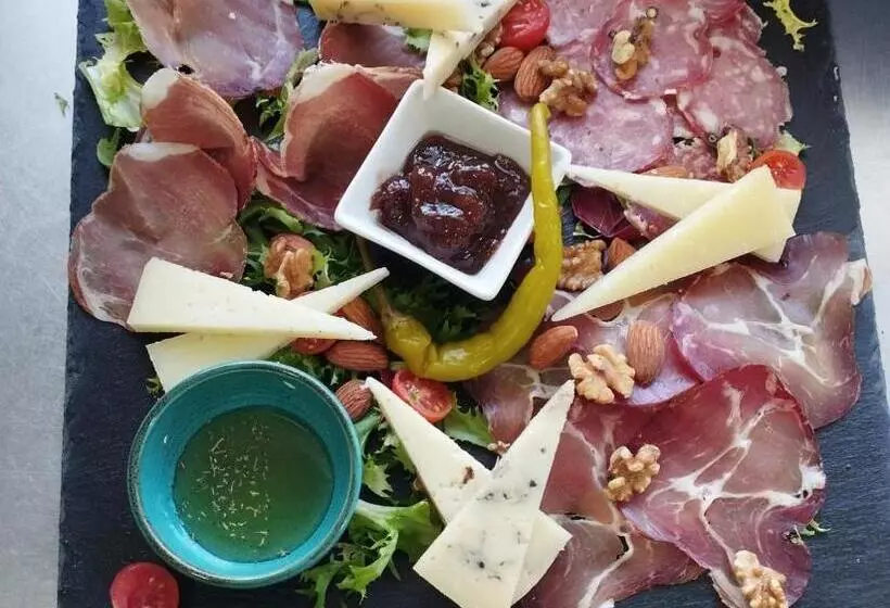 בית מלון כפרי Raxa