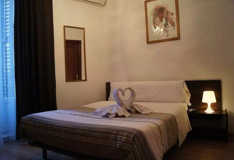 هتل Hostal A  Nuestra Senora De La Paloma