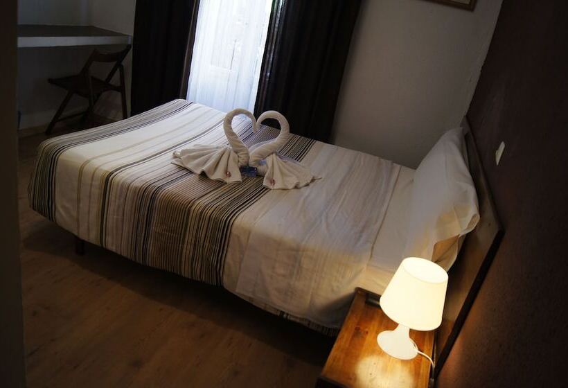 هتل Hostal A Nuestra Senora De La Paloma