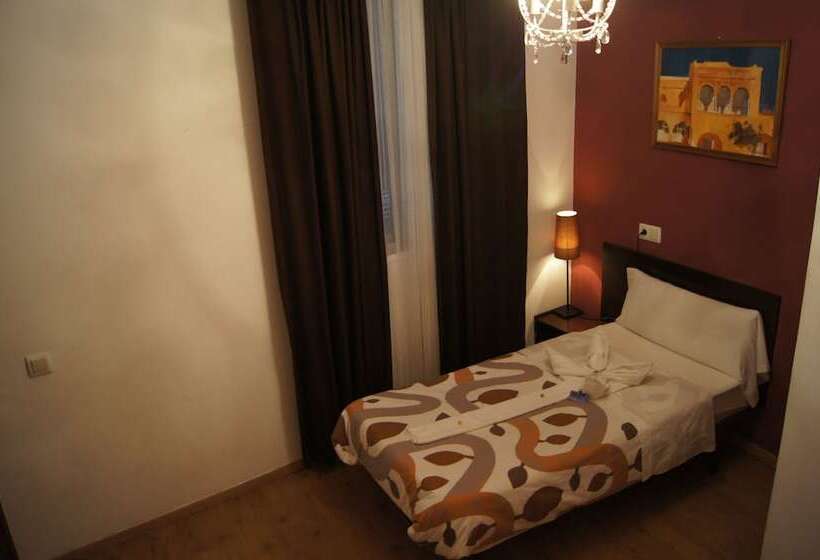 هتل Hostal A Nuestra Senora De La Paloma