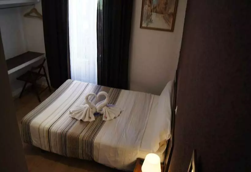 هتل Hostal A  Nuestra Senora De La Paloma