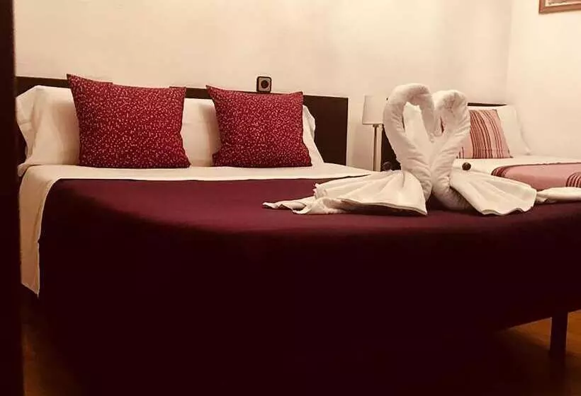 هتل Hostal A  Nuestra Senora De La Paloma