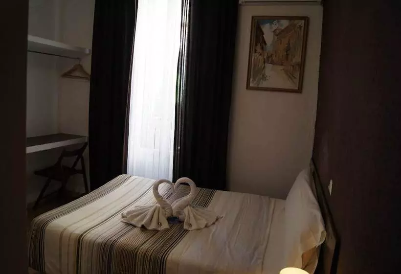 هتل Hostal A  Nuestra Senora De La Paloma