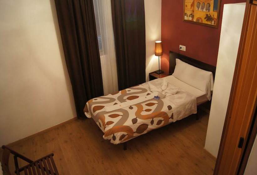 هتل Hostal A Nuestra Senora De La Paloma