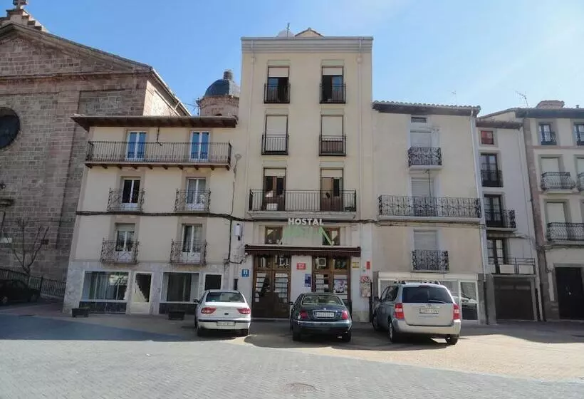 فندق Hostal Adela