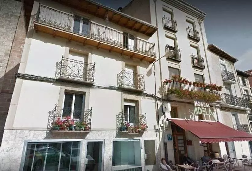 فندق Hostal Adela
