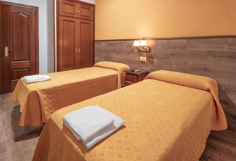 هتل Hostal Edreira