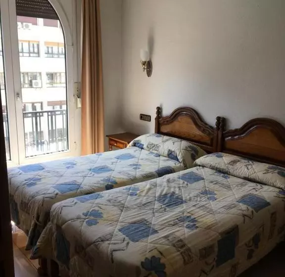 هتل Hostal Retiro