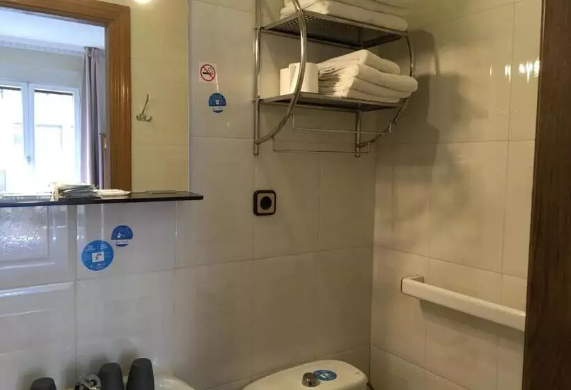 هتل Hostal Retiro