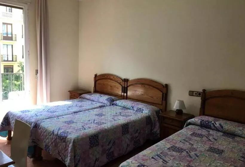 هتل Hostal Retiro