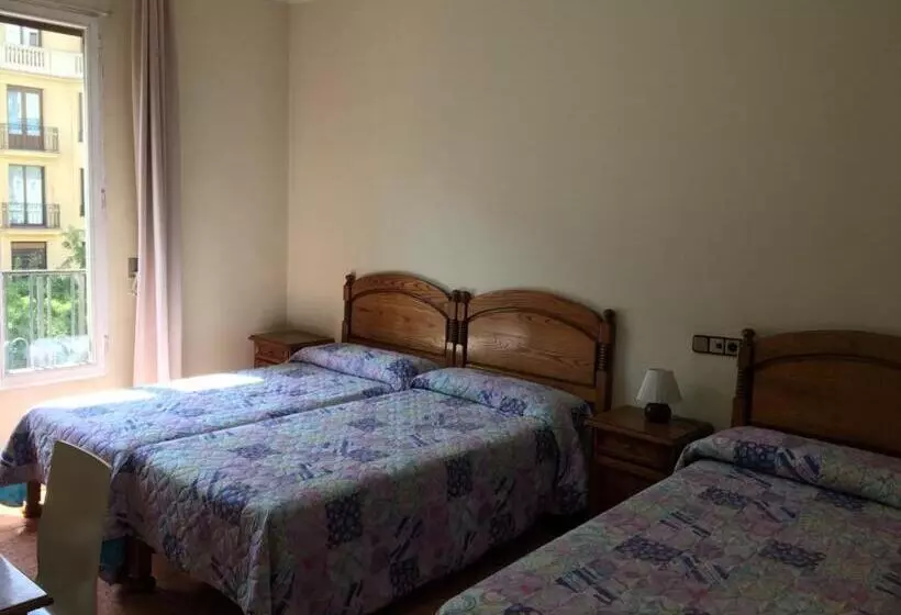 هتل Hostal Retiro