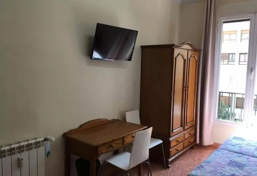 هتل Hostal Retiro