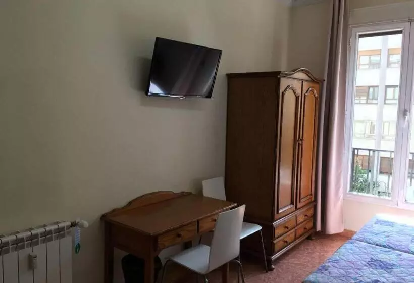 هتل Hostal Retiro