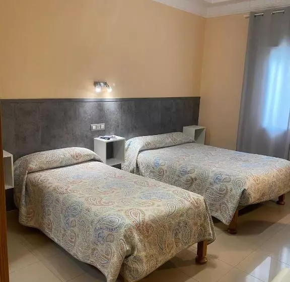 هتل Hostal Retiro