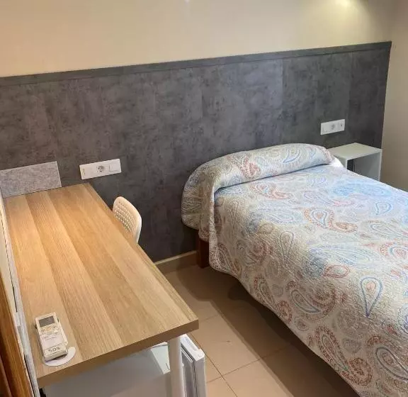 هتل Hostal Retiro