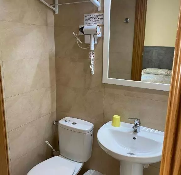 هتل Hostal Retiro