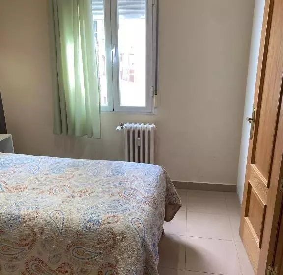 هتل Hostal Retiro