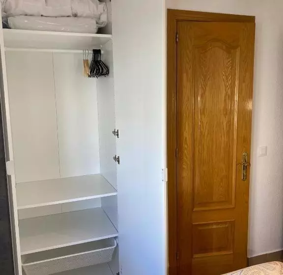 هتل Hostal Retiro